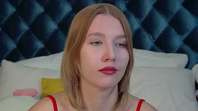 LiliLinn online show from September 2025 04:49:02 AM
