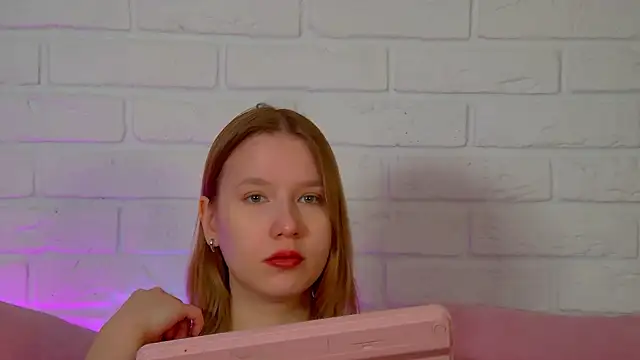 LiliLinn online show from May 2026 04:21:02 AM