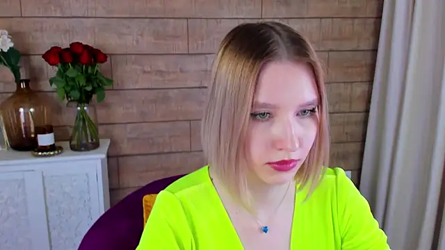 LiliLinn online show from March 2025 03:01:01 PM