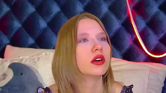 LiliLinn online show from November 2025 04:56:01 AM