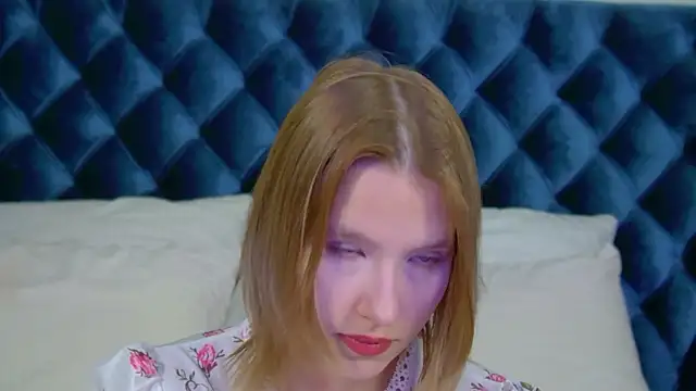 LiliLinn online show from October 2025 04:12:02 AM