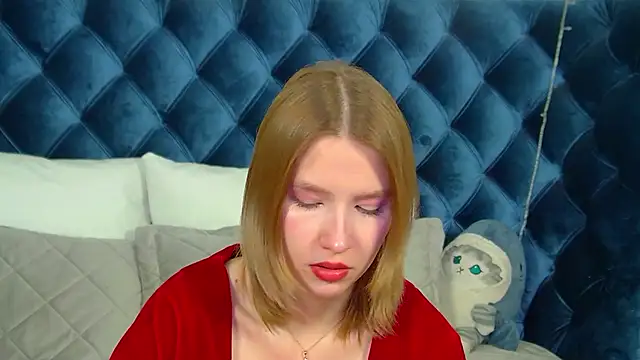 LiliLinn online show from January 2026 04:49:02 AM