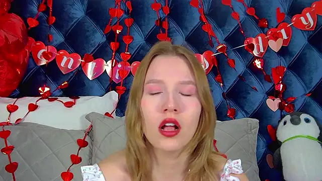 LiliLinn online show from February 2026 04:44:02 AM