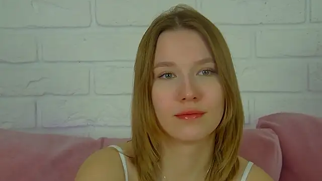 LiliLinn online show from February 2026 05:03:02 AM