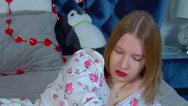 LiliLinn online show from February 2026 04:43:01 AM