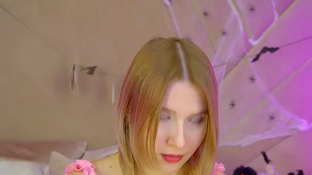 LiliLinn online show from November 2025 05:36:01 AM