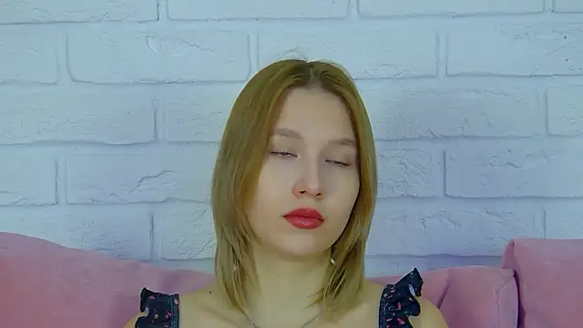 LiliLinn online show from October 2025 04:25:02 AM