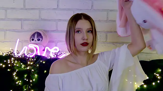 LiliLinn online show from March 2025 11:08:02 AM