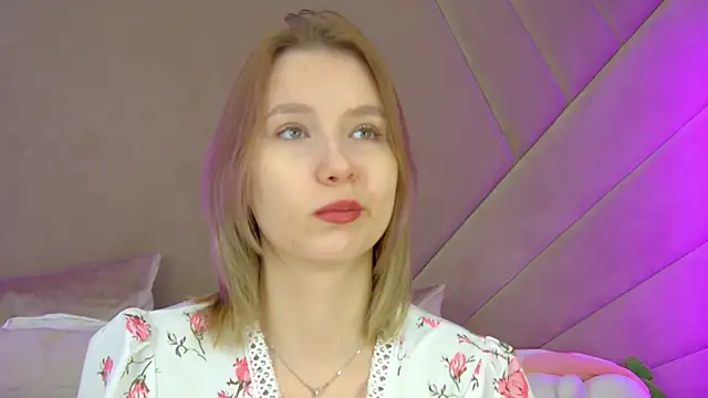 LiliLinn online show from September 2025 04:30:02 AM