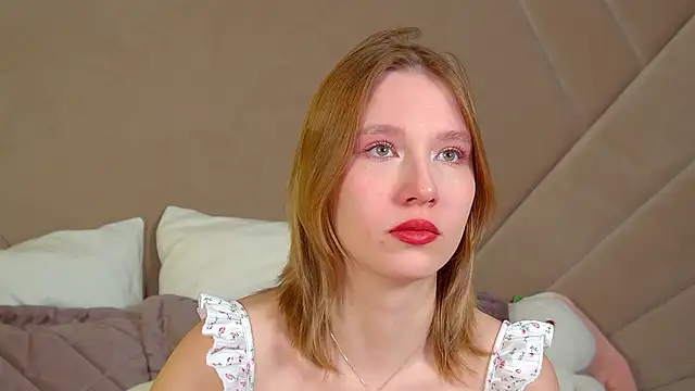 LiliLinn online show from January 2026 04:49:02 AM