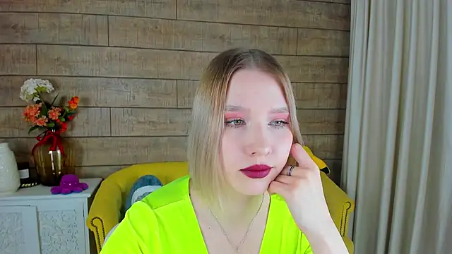 LiliLinn online show from February 2025 10:38:02 AM
