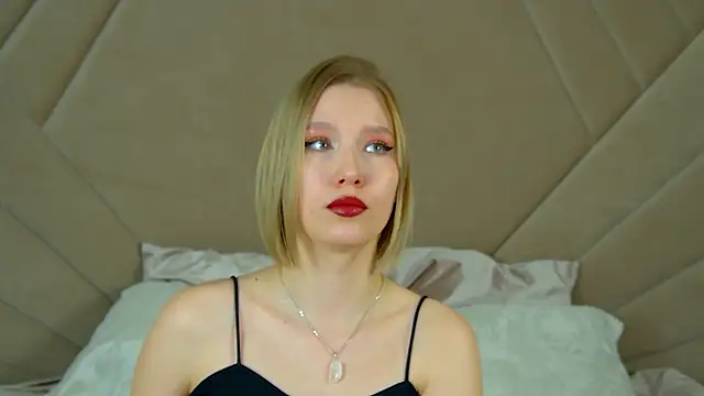 LiliLinn online show from February 2025 02:48:01 PM