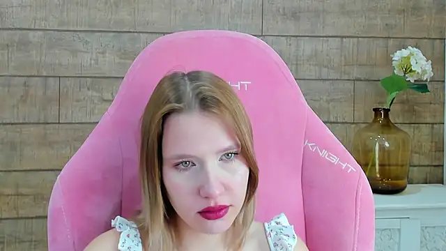 LiliLinn online show from October 2025 04:58:02 AM