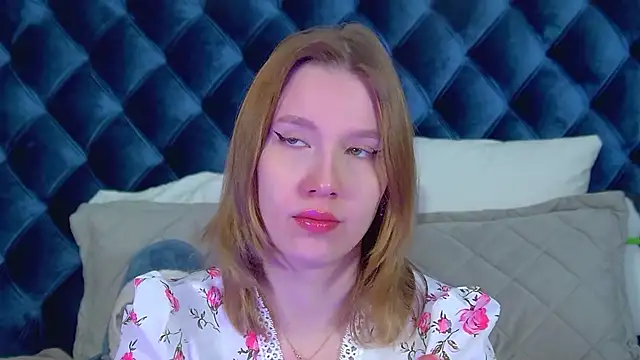 LiliLinn online show from February 2026 04:58:01 AM