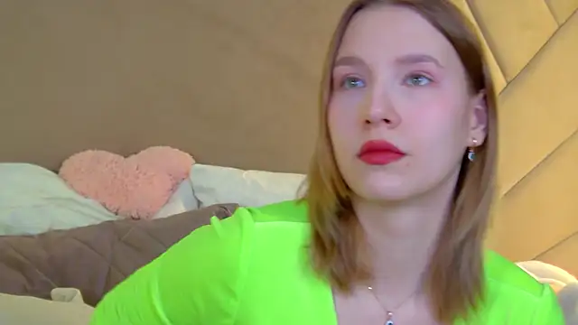 LiliLinn online show from March 2026 05:47:01 AM