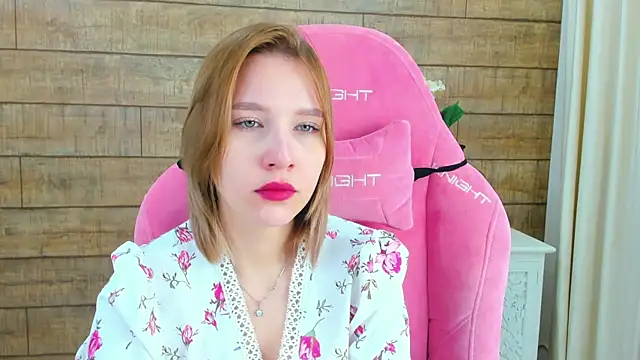 LiliLinn online show from September 2025 04:22:01 AM