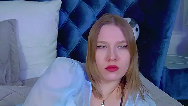 LiliLinn online show from February 2026 06:26:01 AM