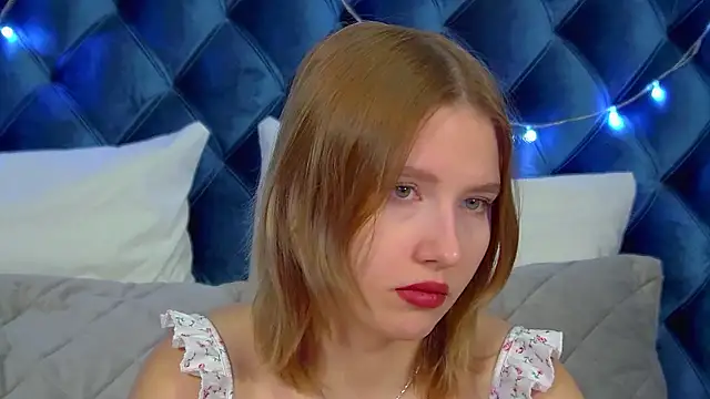 LiliLinn online show from December 2025 04:56:02 AM