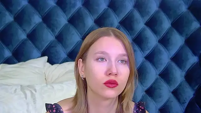 LiliLinn online show from November 2025 04:56:01 AM