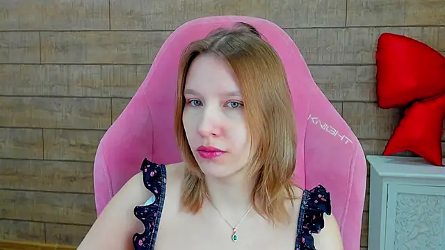 LiliLinn online show from February 2026 04:35:01 AM