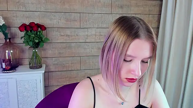 LiliLinn online show from March 2025 08:28:01 AM
