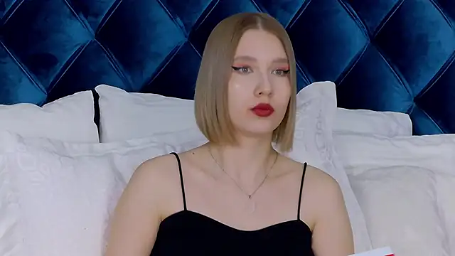 LiliLinn online show from February 2025 11:17:01 AM