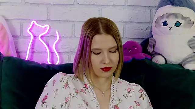 LiliLinn online show from March 2025 11:32:01 AM