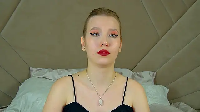 LiliLinn online show from February 2025 11:43:02 AM