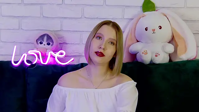 LiliLinn online show from March 2025 11:28:01 AM