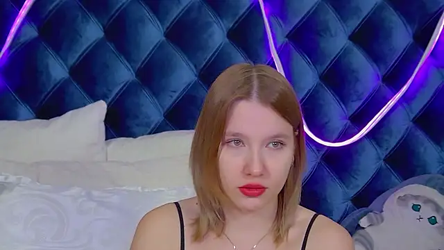 LiliLinn online show from November 2025 05:06:02 AM