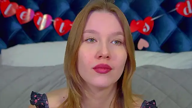 LiliLinn online show from February 2026 04:56:01 AM