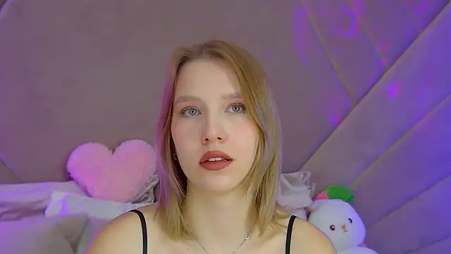LiliLinn online show from October 2025 05:52:01 AM
