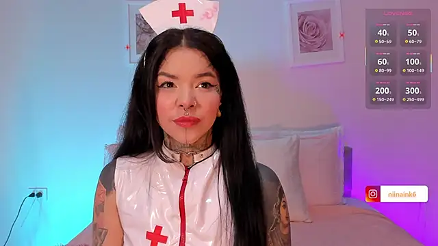 Snapshot of NinaInk chatting on October 2025 01:33:02 PM NinaInk online show from October 2025 01:33:02 PM