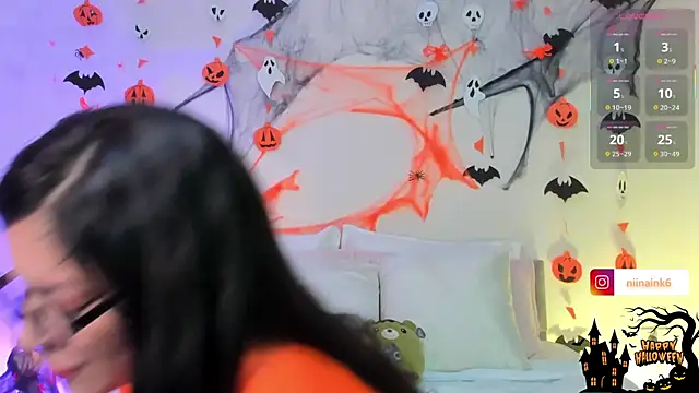 Snapshot of NinaInk chatting on October 2025 11:42:01 AM NinaInk online show from October 2025 11:42:01 AM