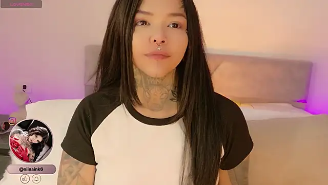 Snapshot of NinaInk chatting on November 2025 12:06:01 PM NinaInk online show from November 2025 12:06:01 PM