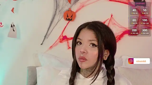 Snapshot of NinaInk chatting on October 2025 01:30:01 PM NinaInk online show from October 2025 01:30:01 PM