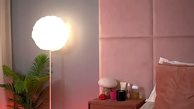 AlmaLuv online show from April 2026 03:02:02 AM