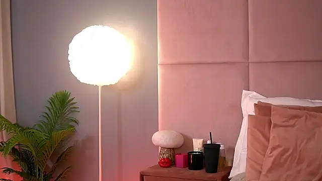 AlmaLuv online show from April 2026 03:29:02 AM