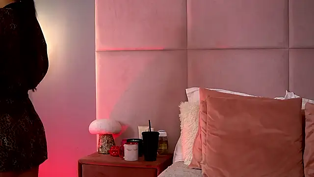 AlmaLuv online show from February 2026 05:07:02 AM