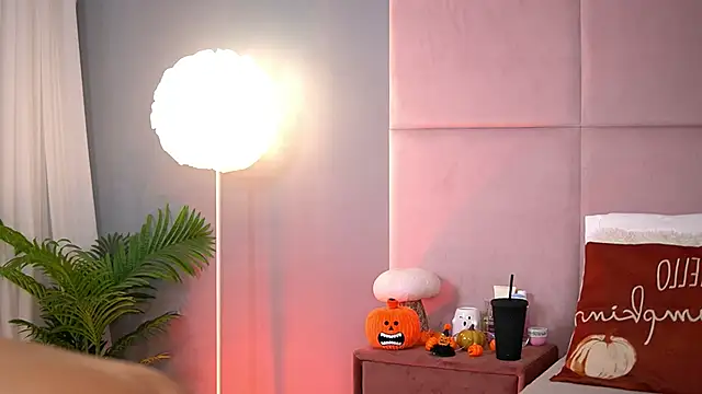 AlmaLuv online show from October 2025 04:57:02 AM