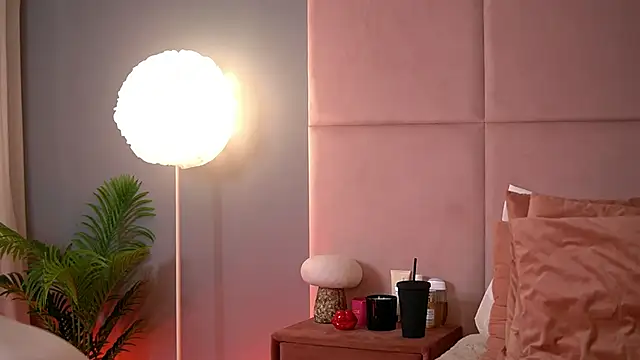 AlmaLuv online show from March 2026 04:55:01 AM