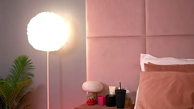 AlmaLuv online show from April 2026 04:07:02 AM