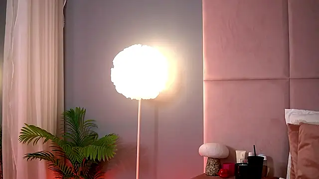 AlmaLuv online show from March 2026 04:37:01 AM