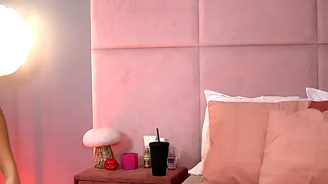 AlmaLuv online show from December 2025 04:03:01 AM