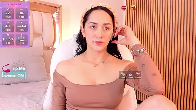 hazel ross tcw online show from October 2025 01:21:01 PM