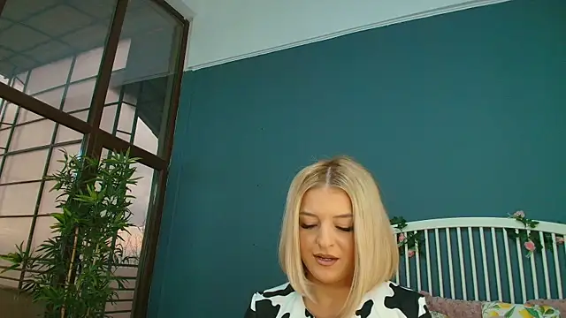 Snapshot of AlicePirs chatting on November 2025 05:12:02 AM AlicePirs online show from November 2025 05:12:02 AM