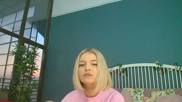 Snapshot of AlicePirs chatting on October 2025 05:06:01 AM AlicePirs online show from October 2025 05:06:01 AM