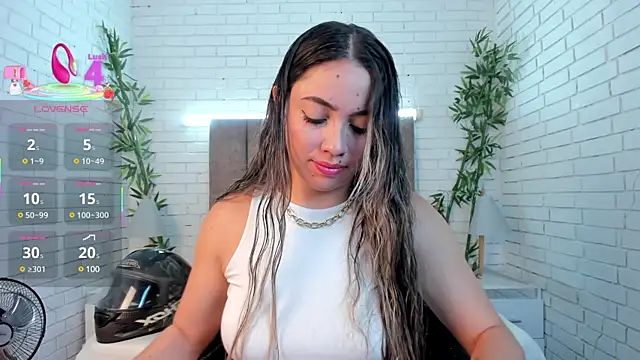 Snapshot of Alessia_Taylorr chatting on March 2025 12:01:02 PM Alessia Taylorr online show from March 2025 12:01:02 PM
