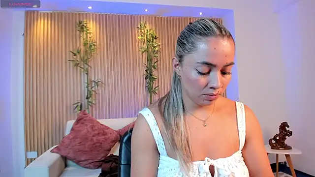 Alessia Taylorr online show from December 2025 12:33:02 PM