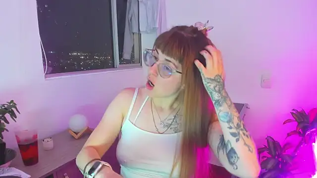 Snapshot of tekila__ chatting on April 2026 11:33:02 PM tekila online show from April 2026 11:33:02 PM